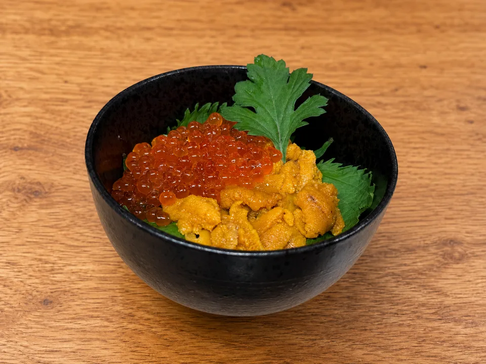 ウニいくら丼の写真