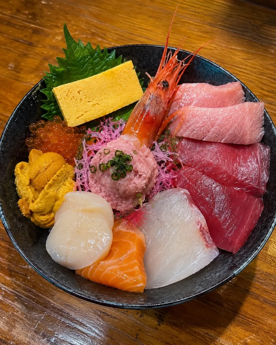 海鮮丼（上）の写真